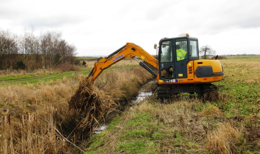 Ditch clearing near buried pipelines
